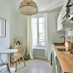 Pretty 24 M Near Batignolles