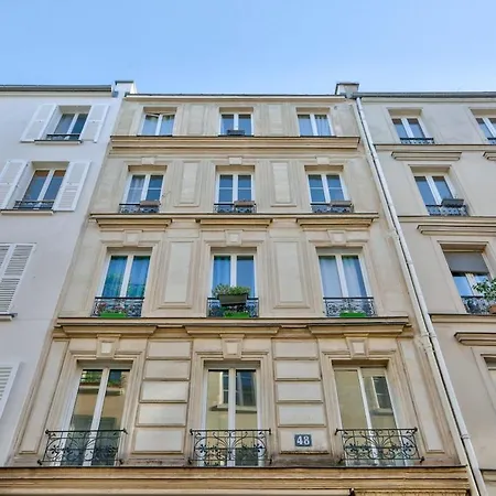 Pretty 24 M Near Batignolles * Paris