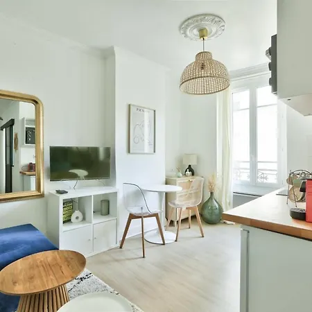 Pretty 24 M Near Batignolles * Parigi