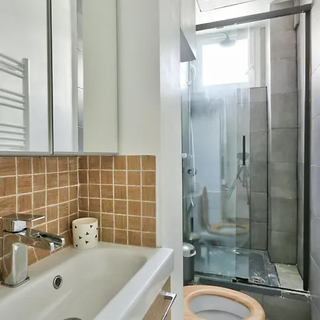 Pretty 24 M Near Batignolles Apartment *